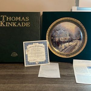 Thomas KinKade 1999 "A Holiday Gathering " Plate